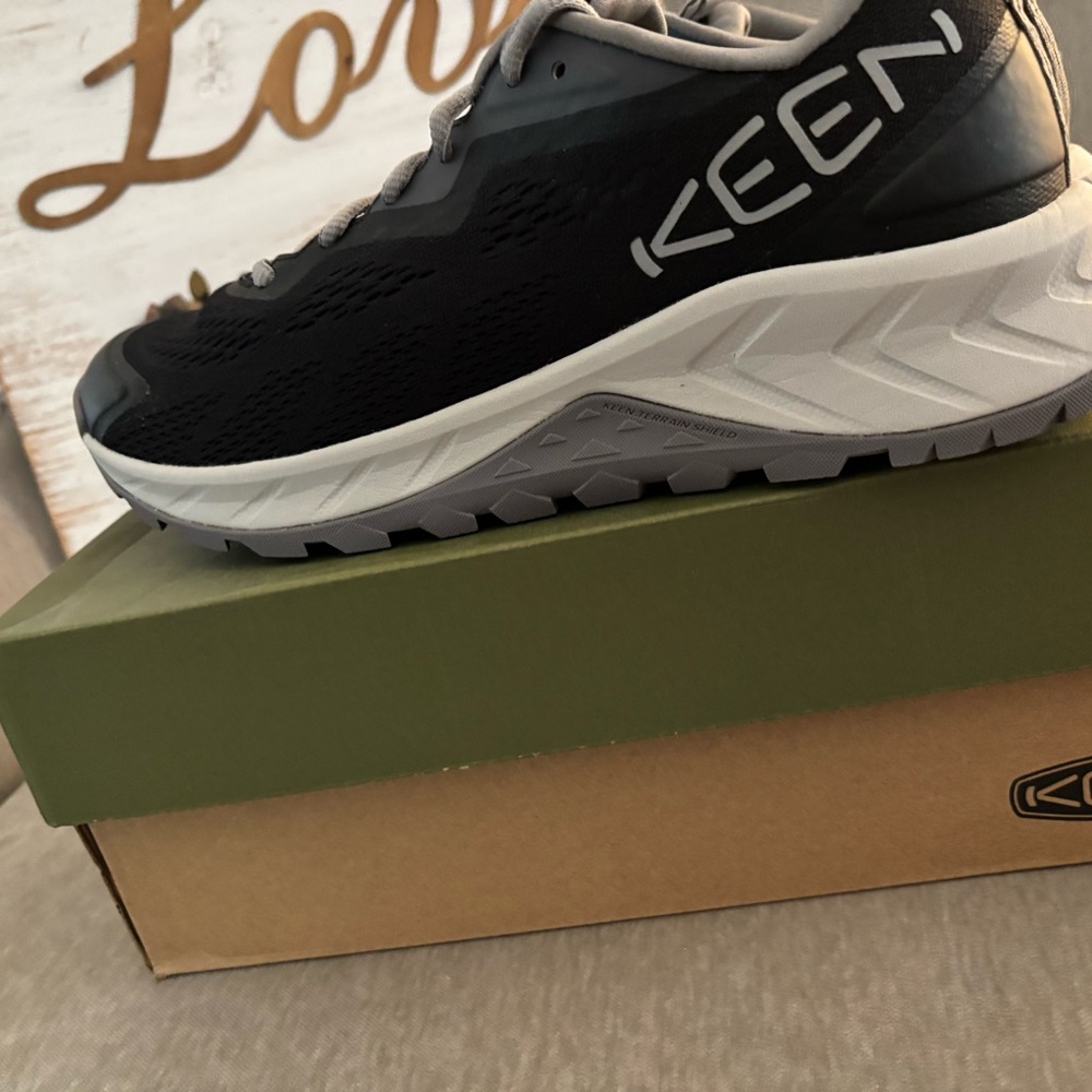 KEEN woman’s Black and Gray Athletic Shoes
